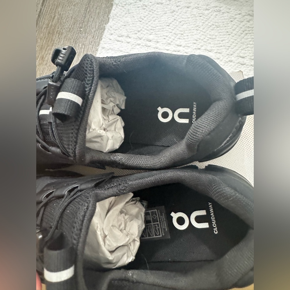 On Running Black Athletic Shoes - Picture 4 of 10